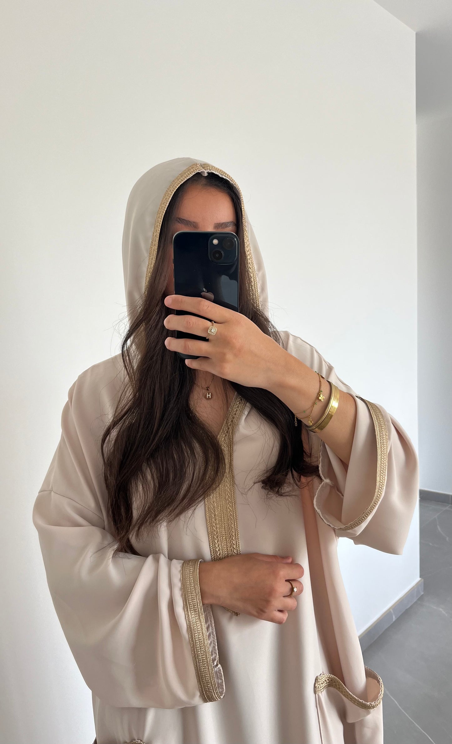 Abaya brodée avec capuche beige